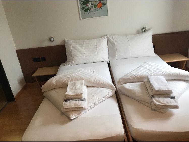 Hotel & Restaurant Stadthof Гларус Екстериор снимка