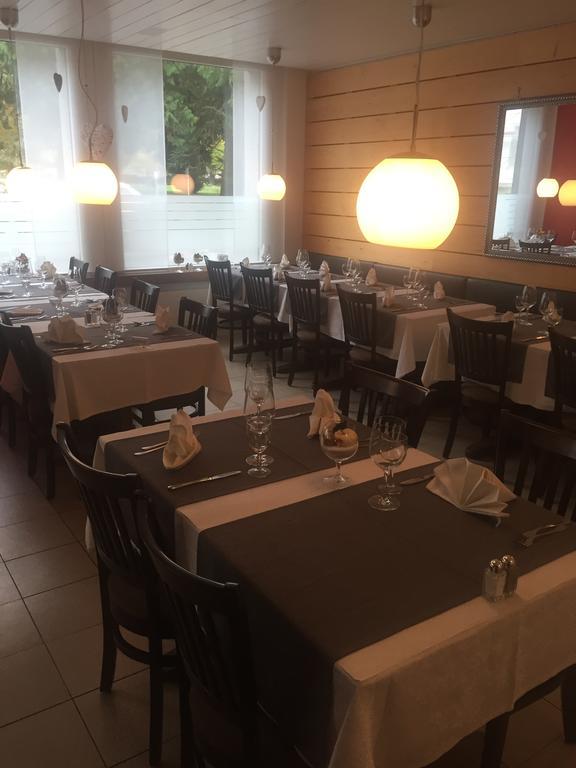 Hotel & Restaurant Stadthof Гларус Екстериор снимка