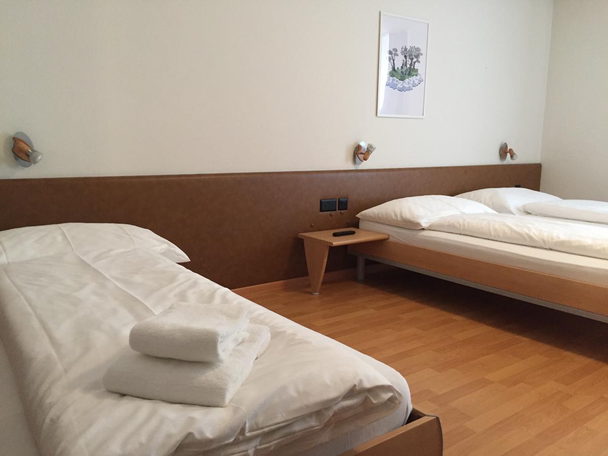Hotel & Restaurant Stadthof Гларус Екстериор снимка