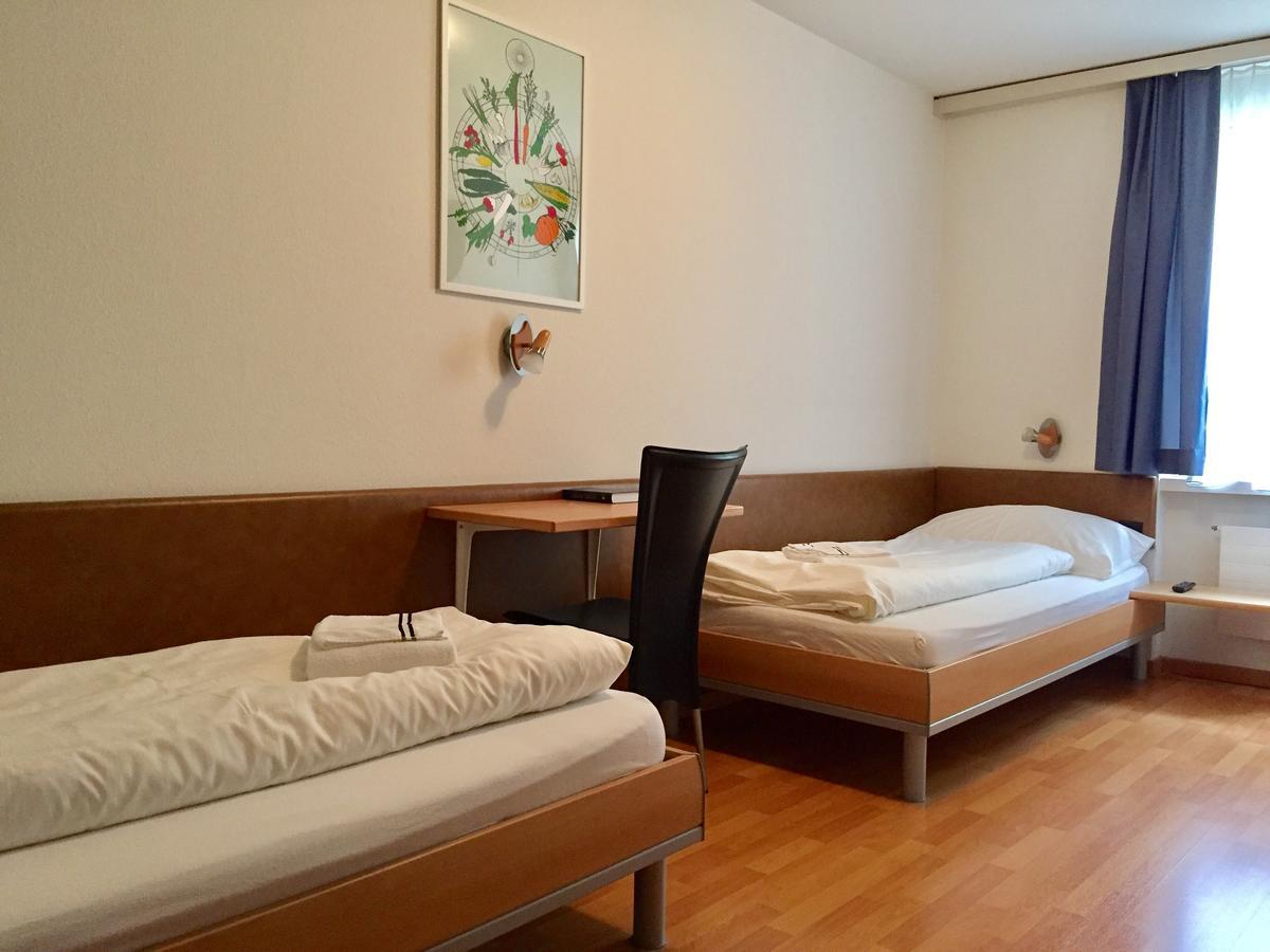 Hotel & Restaurant Stadthof Гларус Екстериор снимка
