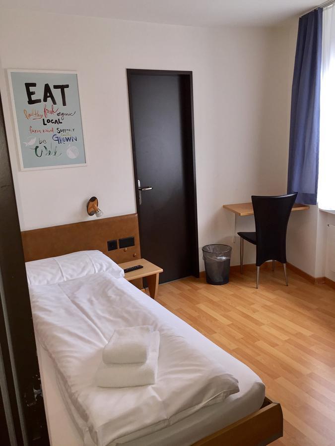 Hotel & Restaurant Stadthof Гларус Екстериор снимка