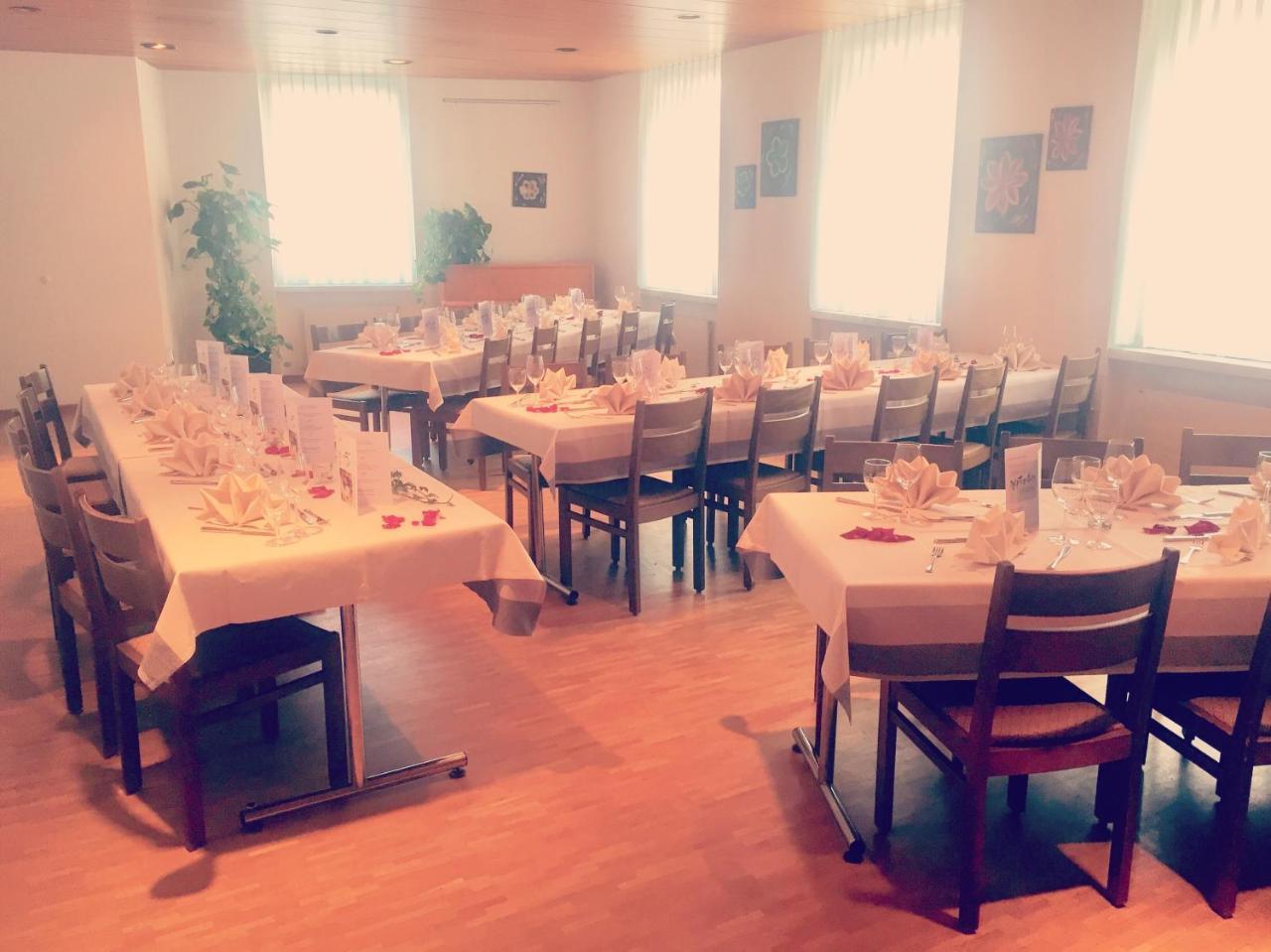 Hotel & Restaurant Stadthof Гларус Екстериор снимка